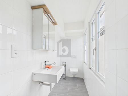 RENOVATED AND FURNISHED WITH FLEXIBLE RENTAL TERMS - Foto 3