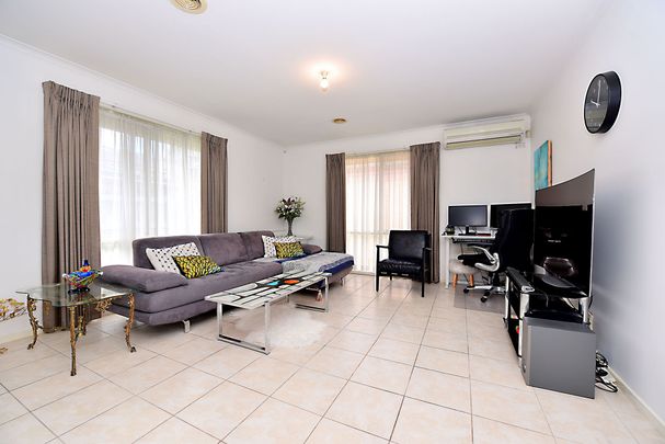 14 Kingsland Close, Dingley Village VIC 3172 - House For Rent | Domain - Photo 1