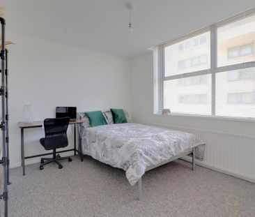 5 bedroom flat to rent - Photo 4