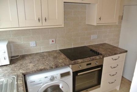 2 Bed - 9 Beamsley Place, Hyde Park, Leeds - LS6 1JZ - Student - Photo 3