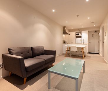 Soho - Central, tidy and furnished - Photo 6