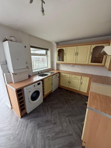 3 bedroom terraced house to rent - Photo 5