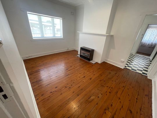 WEST GOULBURN Neat 2 Bedroom Cottage - Photo 1