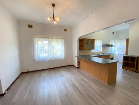 Character Home - Three Bedrooms, Study, Shed & Additional Parking - Photo 2