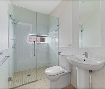 Studio Apartment in Iconic Building - Photo 4