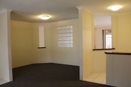 4 Strathcona Rise, Bibra Lake. - Photo 4