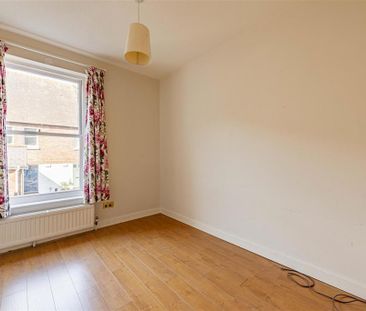 3 bedroom flat to rent - Photo 5