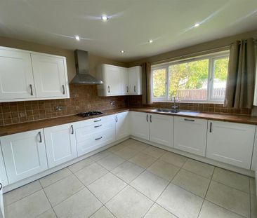 3 bedroom detached bungalow to rent - Photo 6