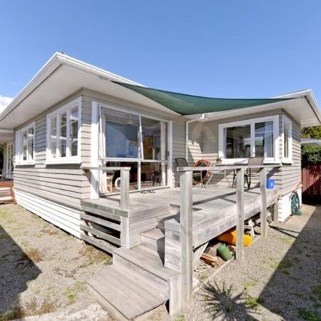 Welcoming home steps away from Isel Park - Photo 3