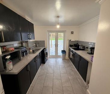 Oak tree Villa, Llanelli, SA15 - Photo 1