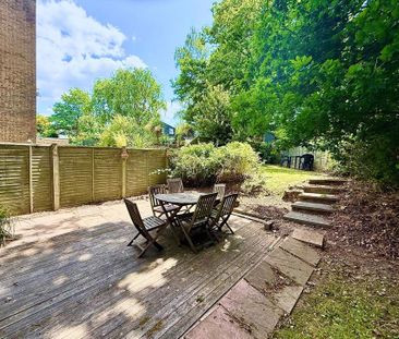 4 bedroom end of terrace house to rent - Photo 1