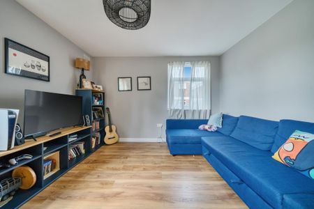 2 bedroom flat to rent - Photo 2