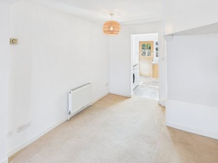 Gold Hill East, Chalfont St. Peter, Buckinghamshire,SL9 - Photo 2