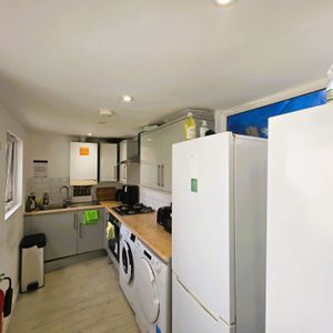 Room 2, 269 St. Agnells Lane, HP2 6EQ, Hemel Hempstead - Photo 2