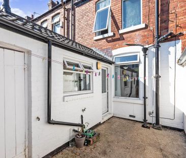 2 bedroom terraced house to rent - Photo 4