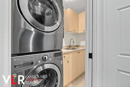 House in Vancouver East Side, British Columbia - Photo 2