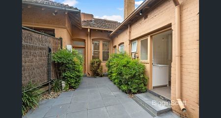 SUPERB 2 BEDROOM HOME IN PREMIER EAST MELBOURNE LOCATION - Photo 4