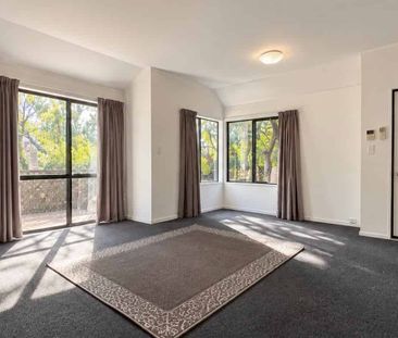 3 BEDROOM TOWNHOUSE - Photo 1