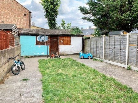 3 bedroom terraced house to rent - Photo 5