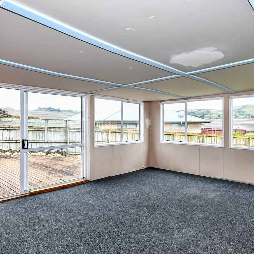 Spacious 4/5-Bedroom Home - Photo 1