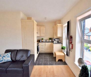 3 bedroom flat to rent - Photo 3