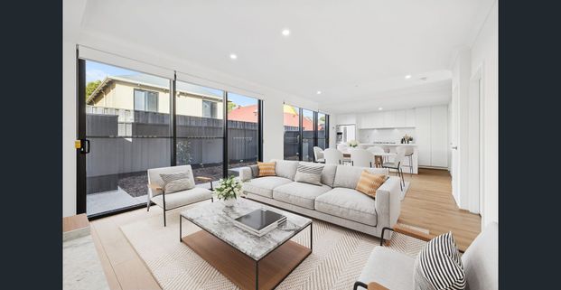 HOME OPEN ON SATURDAY 13TH DEC FROM 10.30 am - Photo 1