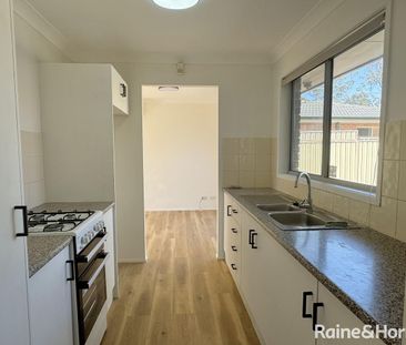 Modern Family Home - Photo 5