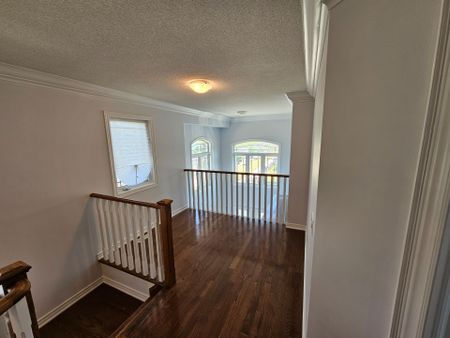 For Lease - 40 Thatcher Crescent, East Gwillimbury, Ontario - Photo 4