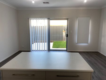 Modern 3 Bedroom Property in Andrews Farm - Photo 5