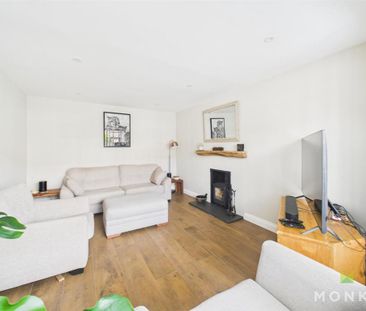 4 bedroom detached house to rent - Photo 2