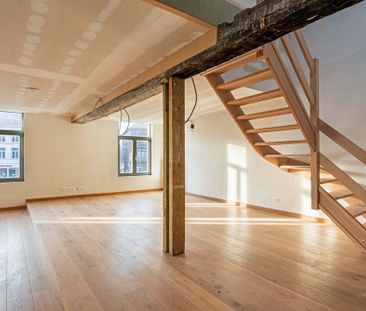 Uitzonderlijk en volledig vernieuwd duplex-appartement gelegen op d... - Photo 4