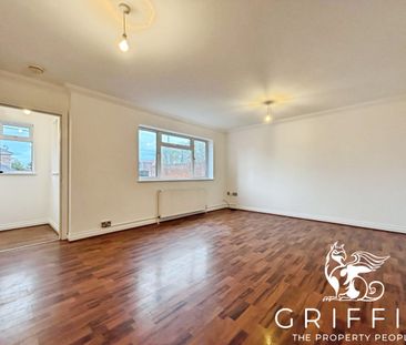 Noak Hill Road, Billericay, CM12 - Photo 2