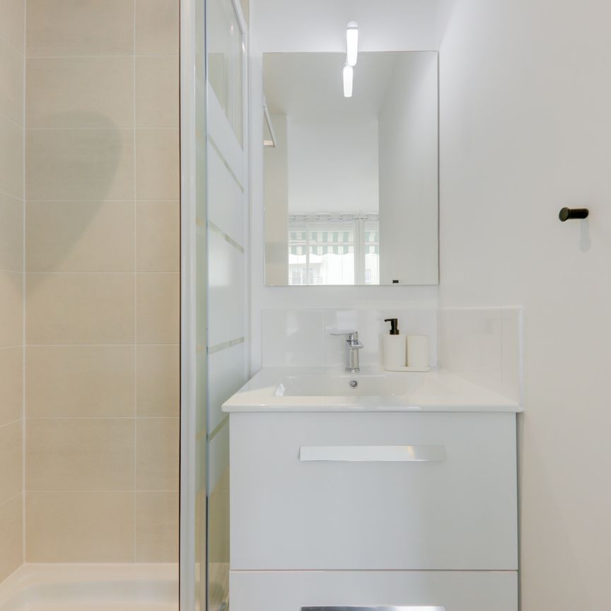 MONTAGNY Roommate 4 Bedrooms at Lyon 8e - Photo 2