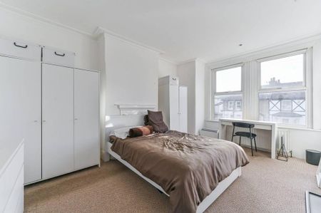 3 bedroom end of terrace house to rent - Photo 3