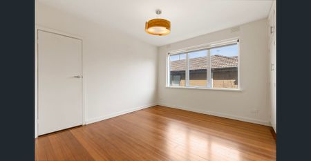 Flexible Living in a Prime Location - Photo 2