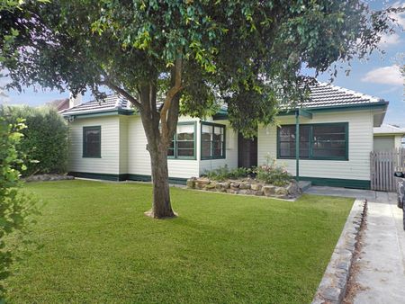 THREE BEDROOM RETREAT ON MORONEY STREET - Photo 5