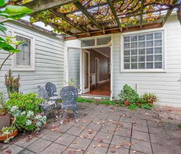 This charming country cottage awaits you! - Photo 4