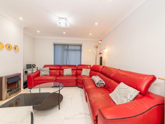 5 bedroom semi-detached house to rent - Photo 1