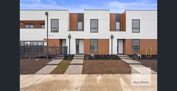 Brand New Luxury Living in the Heart of Wollert - Photo 1