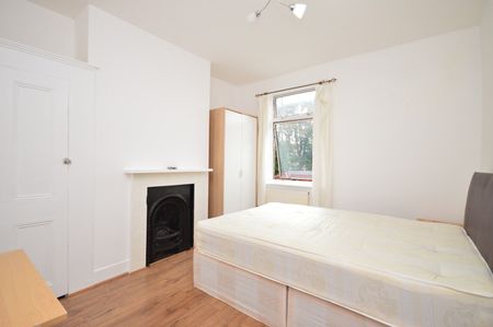 4 Bed Detached House, Henniker Road, E15 - Photo 2