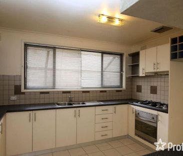 47 Ealing Crescent, Springvale South VIC 3172 - Photo 2