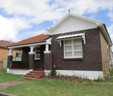 Cozy Family Home - Photo 3