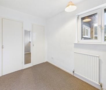 3 bedroom detached bungalow to rent - Photo 2