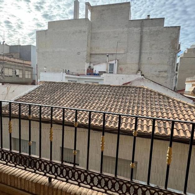 Spacious apartment in the center of Torrevieja - Photo 1
