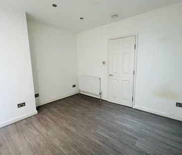 1 Bed Flat, Barnard Close, SE18 - Photo 1