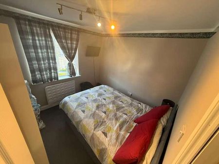 Rosemary Lane, Rosemary Lane, GU17 - Photo 3