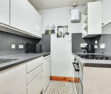 1 bedroom in a flat share to rent - Photo 6