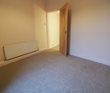 2 bedroom end of terrace house to rent - Photo 4