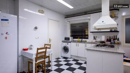 Double bed in Rooms for rent in spacious 6-bedroom apartment in Les Corts - Foto 3