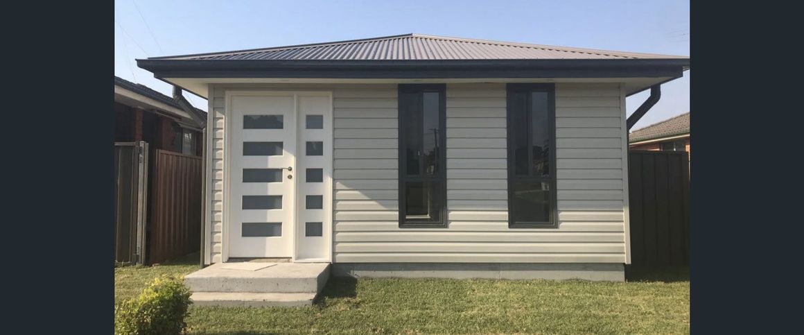 Stylish 2-Bedroom Granny Flat – Street Front Position - Photo 1